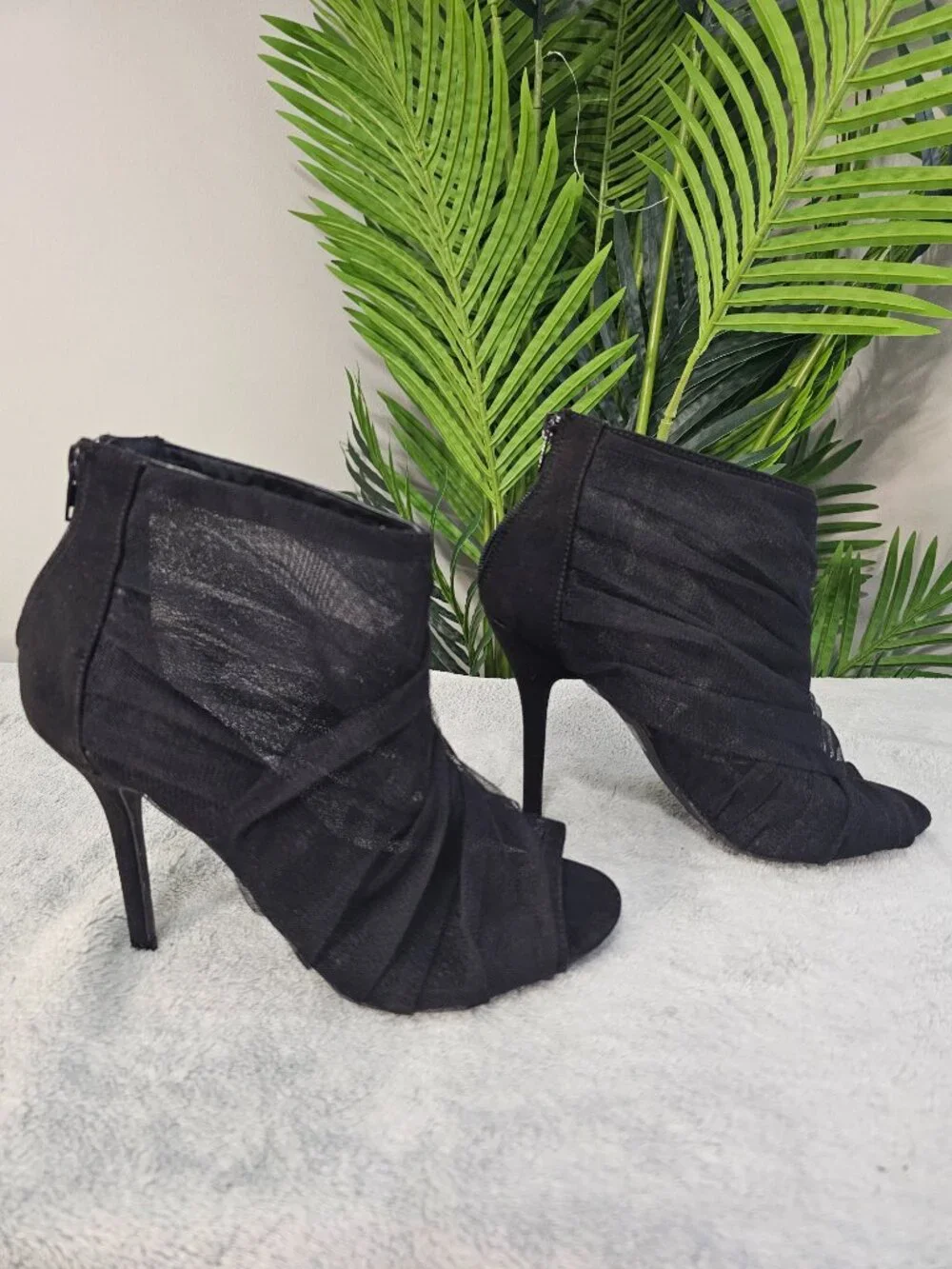 Wild Diva Black Mesh Peep Toe Booties Sz 9